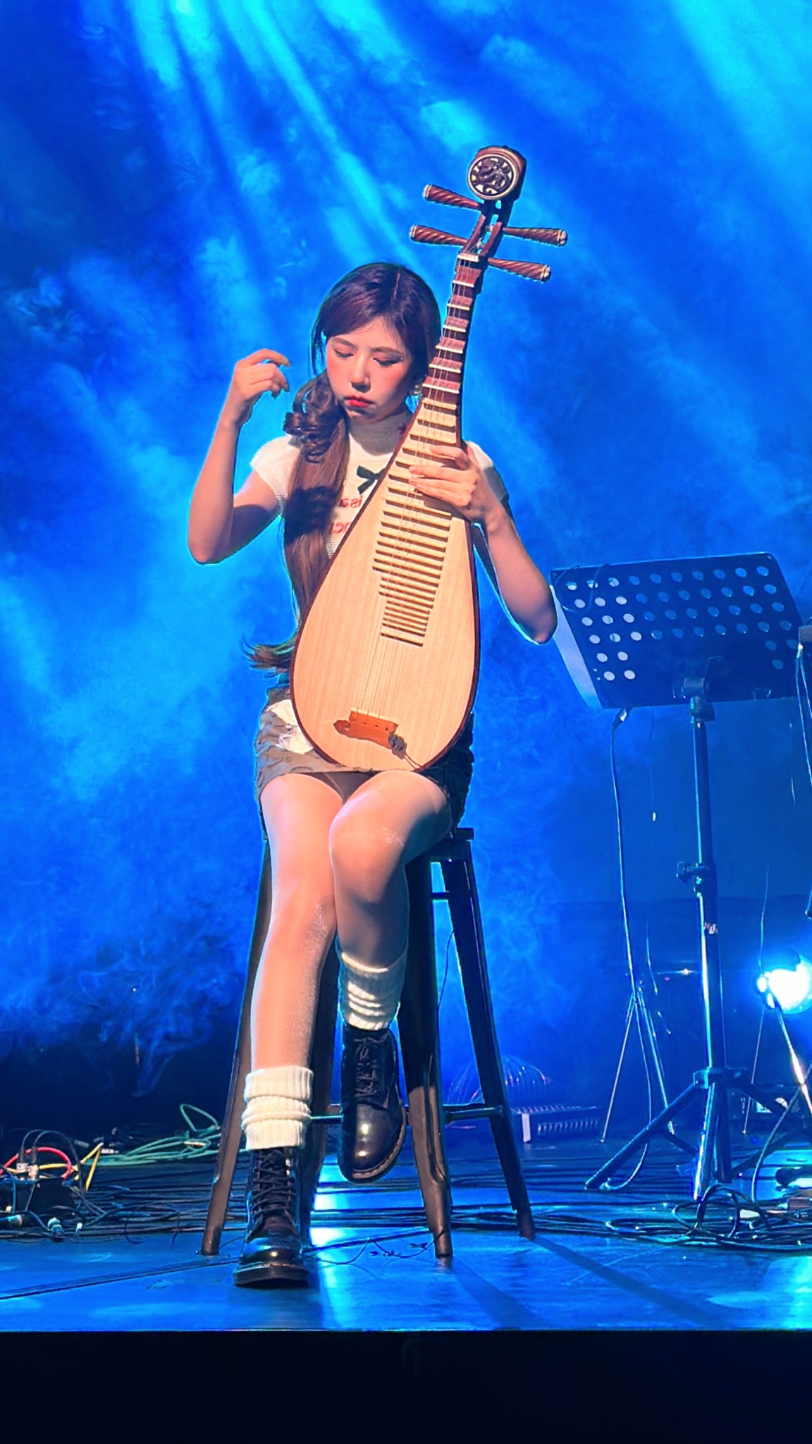 Xu Chang playing pipa at DDC’s New Yuefu Chinese Music Night, Beijing, November 2023